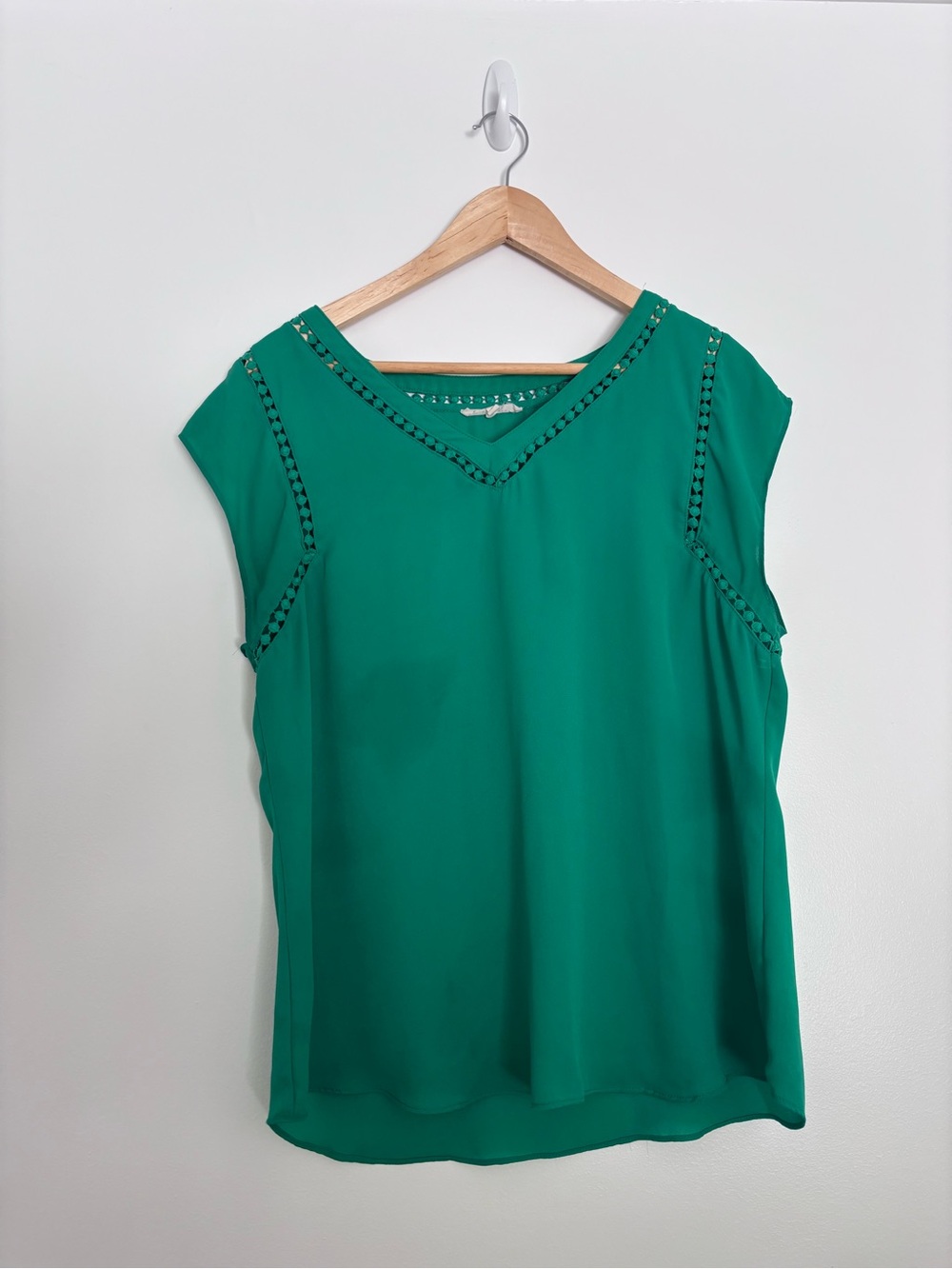 41 Hawthorn Emerald Green V-Neck Cap Sleeve Blouse